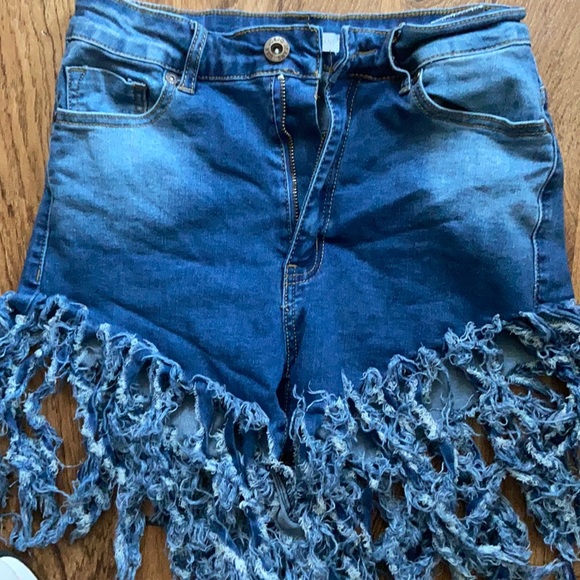 Blue Jean shorts women’s medium lots of stretch - Picture 1 of 1